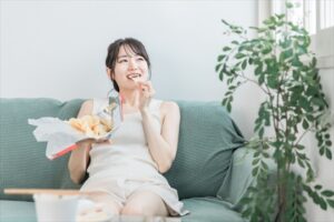 チートデイで太る女性